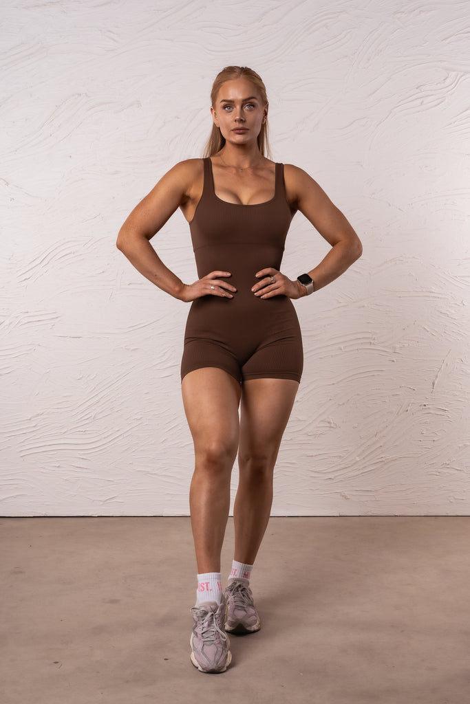 SHORT RIBBED BODYSUIT - COFFEE